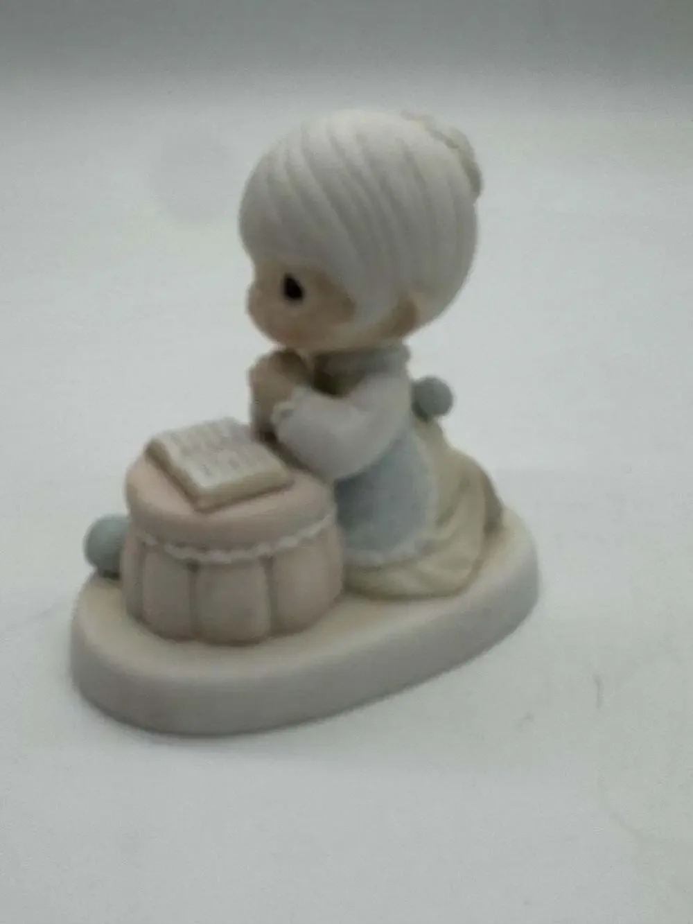 Precious Moments Grandma's Prayer Figurine PM-861